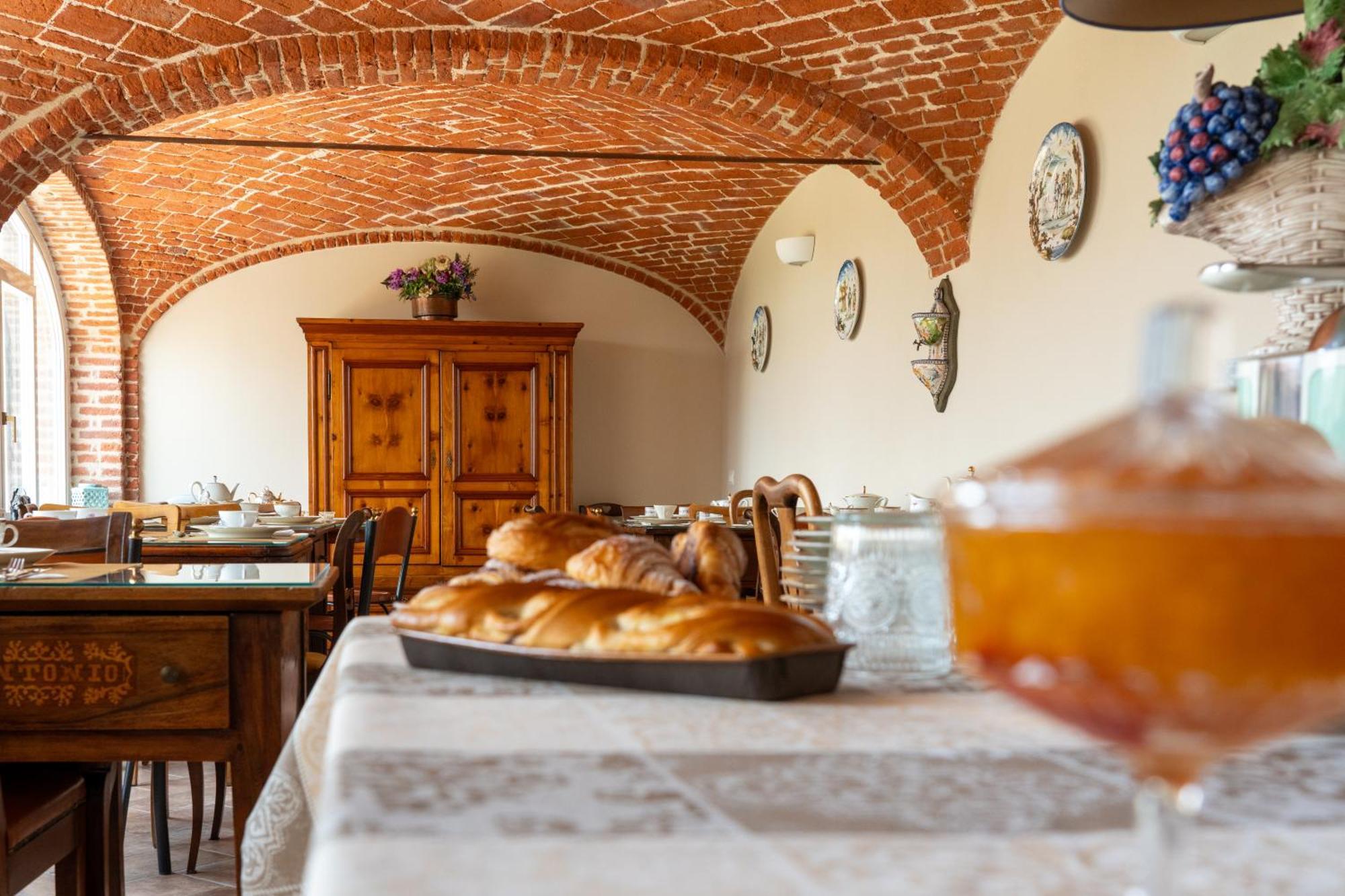 Cascina Baronina Bed & Breakfast Terruggia Ngoại thất bức ảnh
